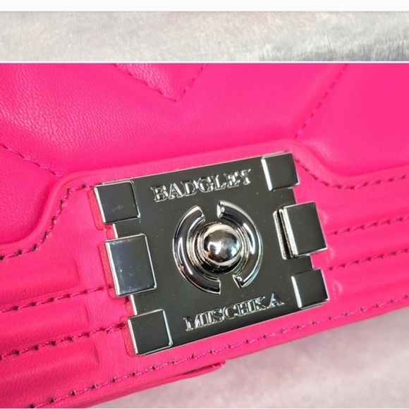 Badgley Mischka Hot Pink Chevron Crossbody Bag NWT Vegan Leather - Picture 7 of 12